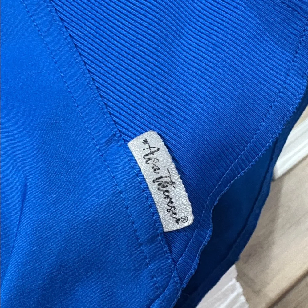 AVA THERESE SCRUB TOP - Picture 2 of 4